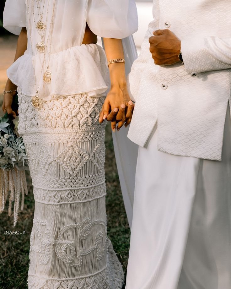A couple in traditional Sri Lankan attire, hands joined